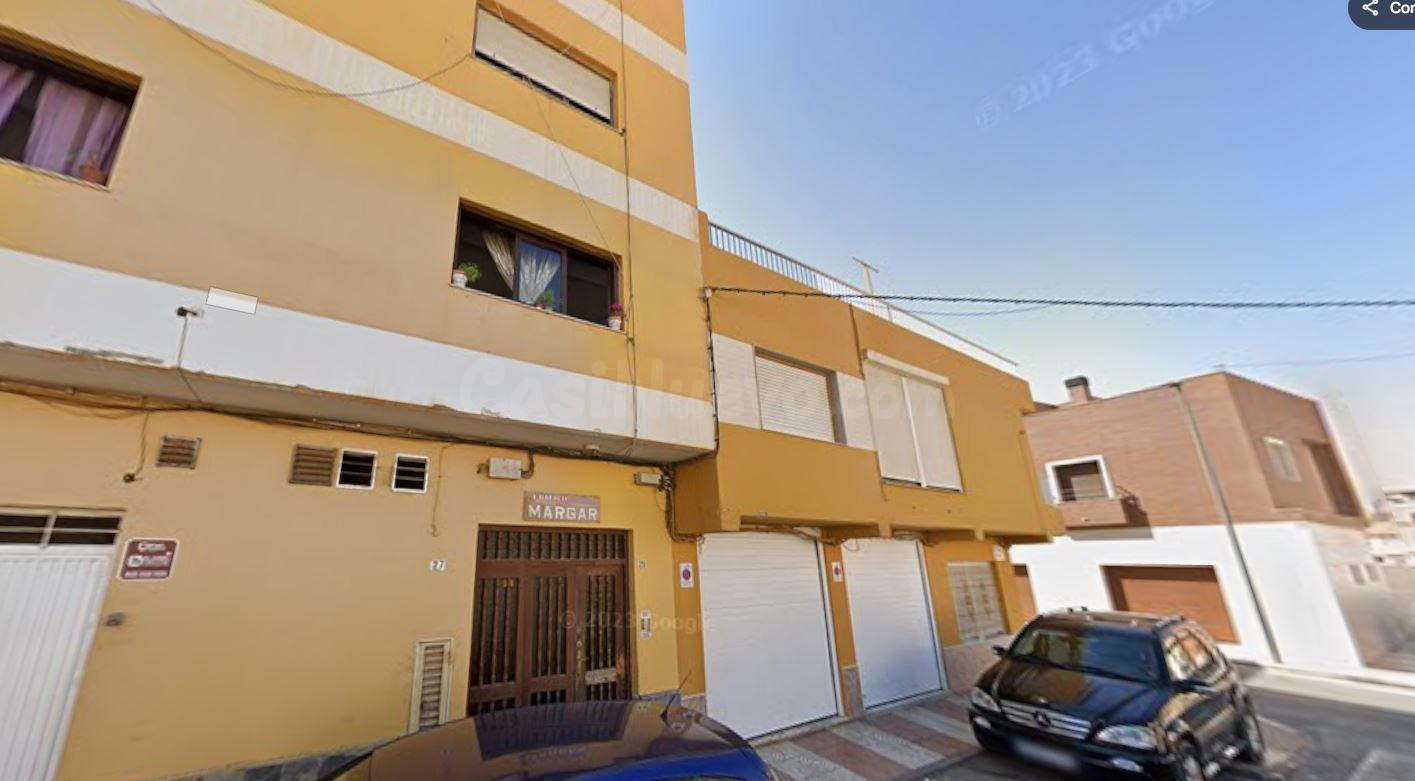 SE VENDE PISO OKUPADO en C/ Dalias, Roquetas de Mar (Almería)