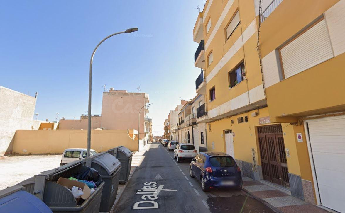 SE VENDE PISO OKUPADO en C/ Dalias, Roquetas de Mar (Almería - foto 2