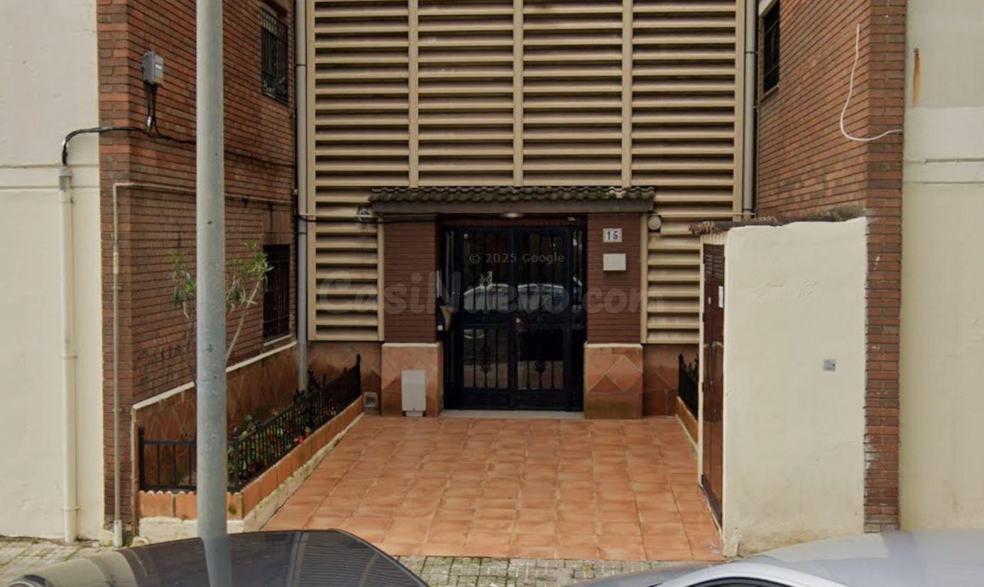 SE VENDE PISO OKUPADO en Avenida Mirasierra (De) Nº 15 Córdoba (Córdoba)