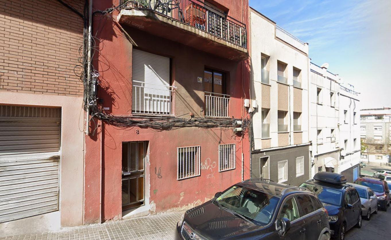 SE VENDE PISO OKUPADO en C/ Vic Nº 8 Badalona (Barcelona)