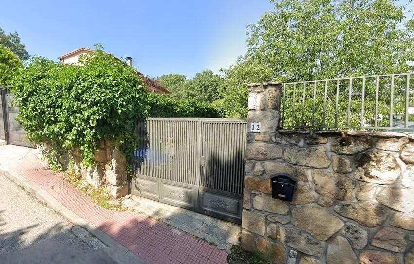 SE VENDE CASA OKUPADA en Calle Cerrillo Nº 12 Becerril de la Sierra (Madrid)