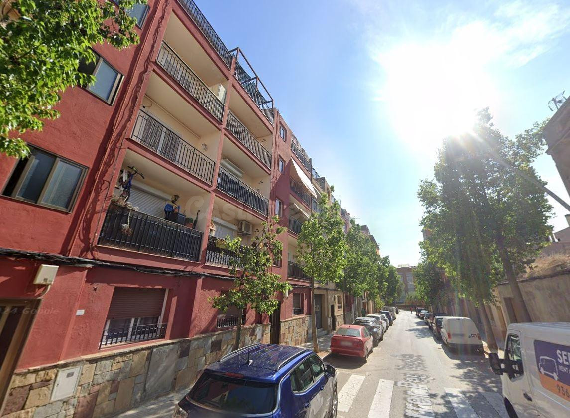 SE VENDE PISO OKUPADO en C/ Pep Ventura Nº 18 Molins de Rei  - foto 2