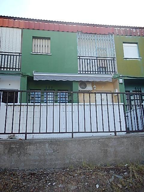 SE VENDE CASA OKUPADA en Calle Angel Ganivet Nº 7 Badajoz (Badajoz)