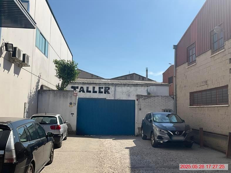 SE VENDE NAVE INDUSTRIAL OKUPADA en Calle Del Nogal Nº 14 Hu - foto 2
