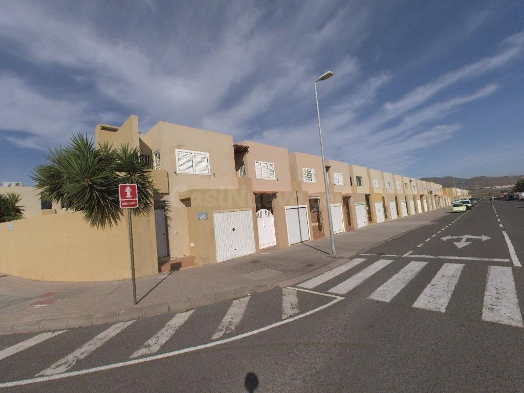 SE VENDE ADOSADO OKUPADO EN C/ LOS GUANILES 13 SANTA LUCIA DE TIRAJANA (LAS PALMAS)