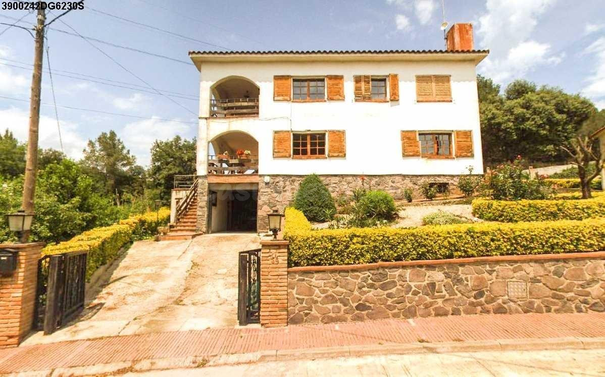 SE VENDE CASA OKUPADA SITUADA en C/ De Dalt Nº 64 Riells i Viabrea (Girona)