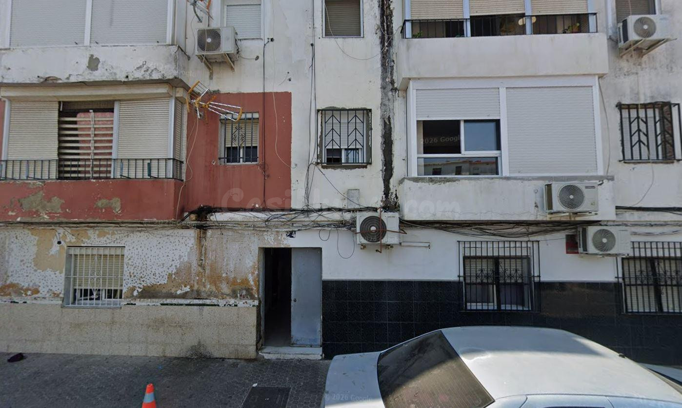 SE VENDE PISO OKUPADO en Calle Pino Nº 24 Sevilla (Sevilla)
