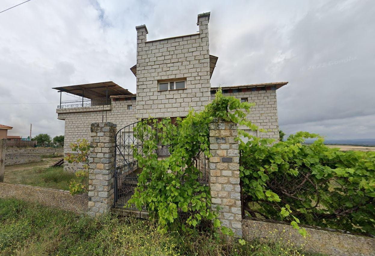 SE VENDE CASA OKUPADA en C/ ERAS ALTAS, 9 Villanueva de Pera