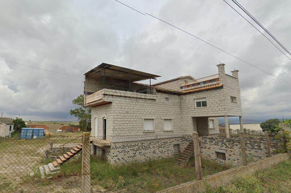 SE VENDE CASA OKUPADA en C/ ERAS ALTAS, 9 Villanueva de Pera - foto 2