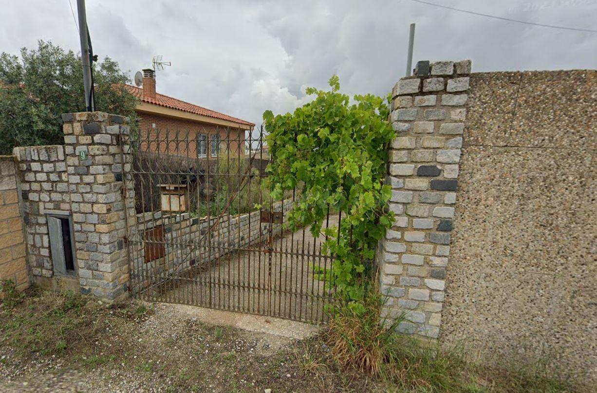 SE VENDE CASA OKUPADA en C/ ERAS ALTAS, 9 Villanueva de Pera - foto 3
