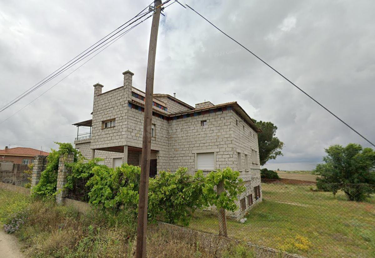 SE VENDE CASA OKUPADA en C/ ERAS ALTAS, 9 Villanueva de Pera - foto 4