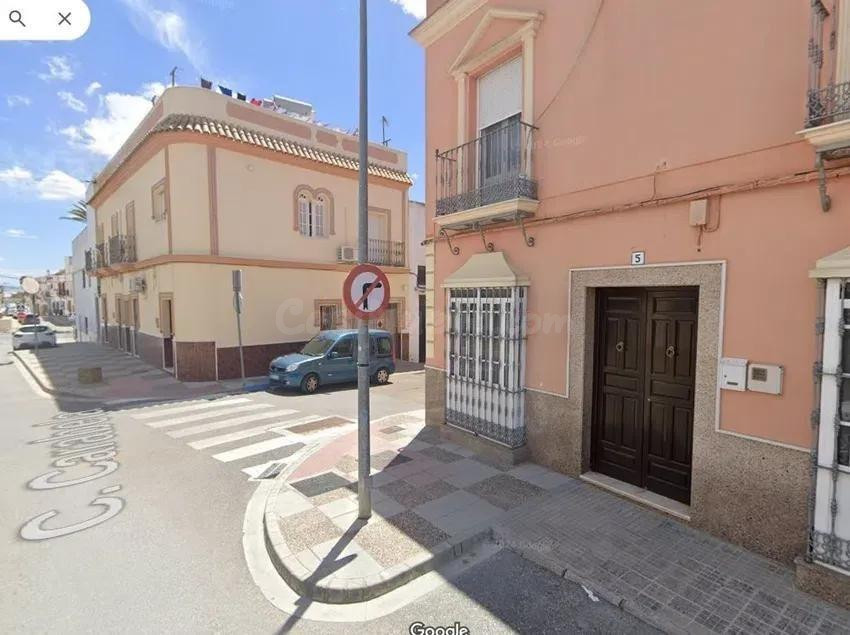 SE VENDE PISO OKUPADO EN C/ CARABELA,5 Lebrija (Sevilla) - foto 2