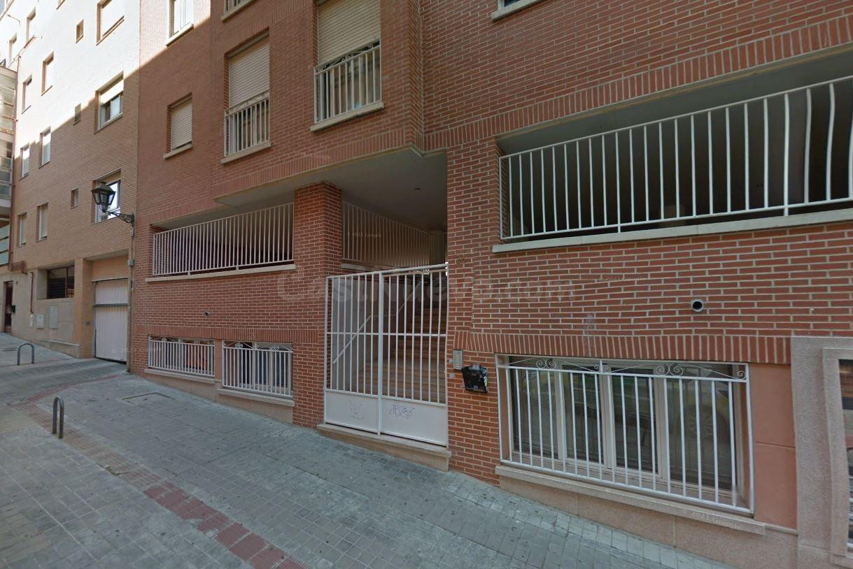 SE VENDE LOTE DE OFICINA + 4 PISOS OKUPADOS en Calle Rioja Nº 28B Valdemoro (Madrid)