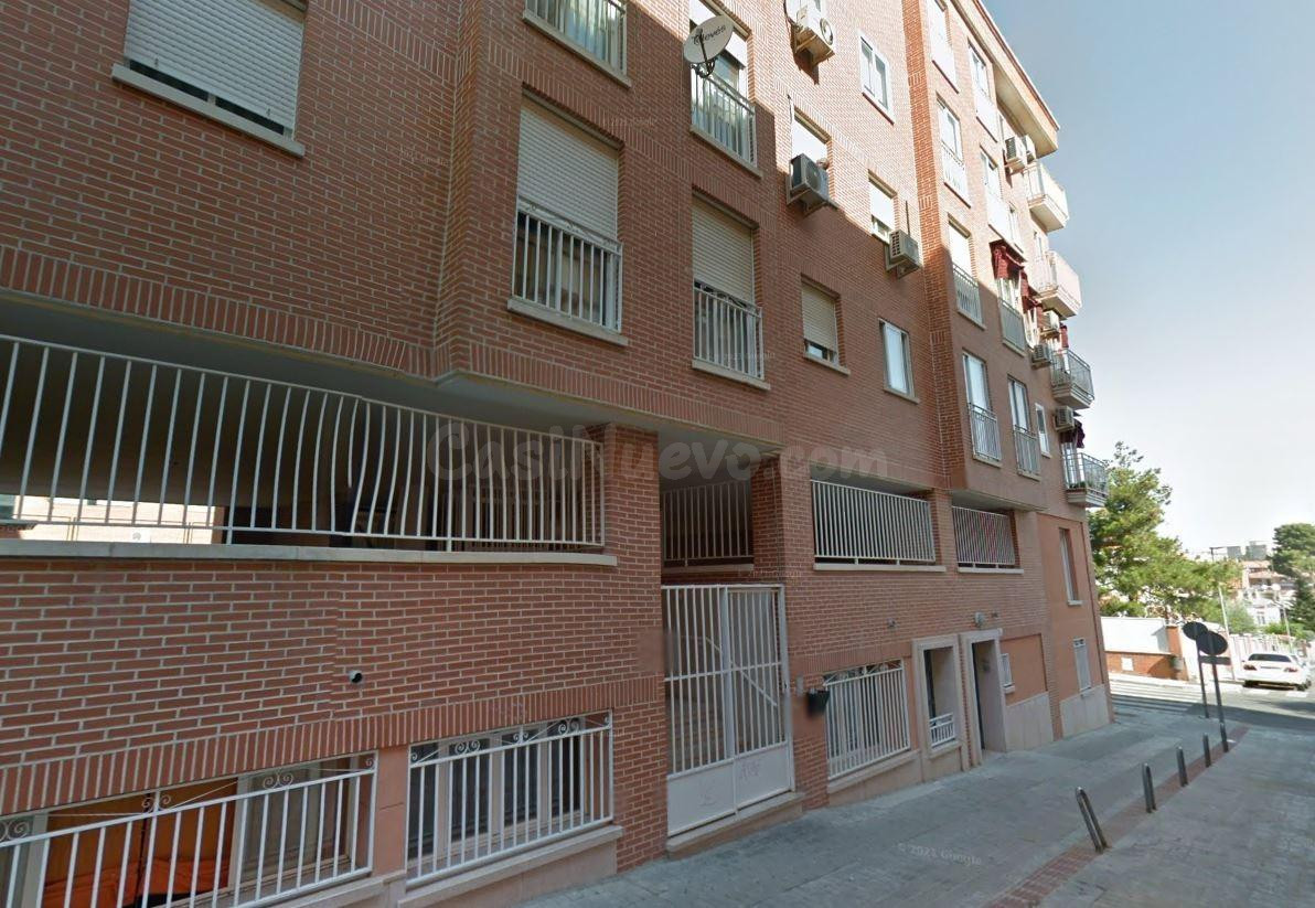 SE VENDE LOTE DE OFICINA + 4 PISOS OKUPADOS en Calle Rioja N - foto 2