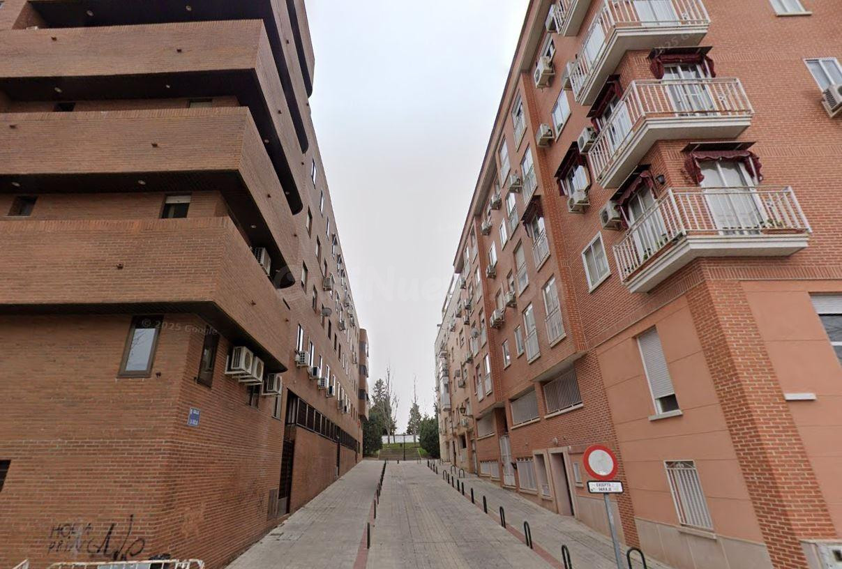 SE VENDE LOTE DE OFICINA + 4 PISOS OKUPADOS en Calle Rioja N - foto 3