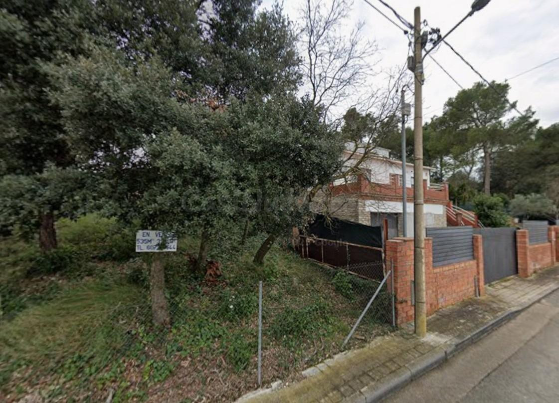 Se vende chalet OKUPADO en Calle Puig I Cadafalch 1509 en La