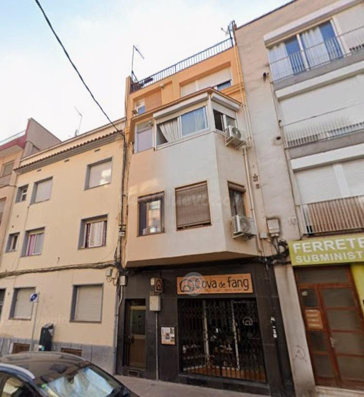 Se vende local OKUPADO en Calle Pi i Margall 36 de Molins de - foto 2