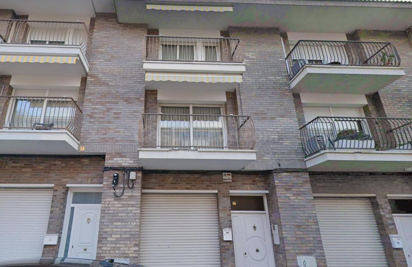 Se vende chalet OKUPADO en Calle Olot 6 de Terrassa (Barcelo - foto 2