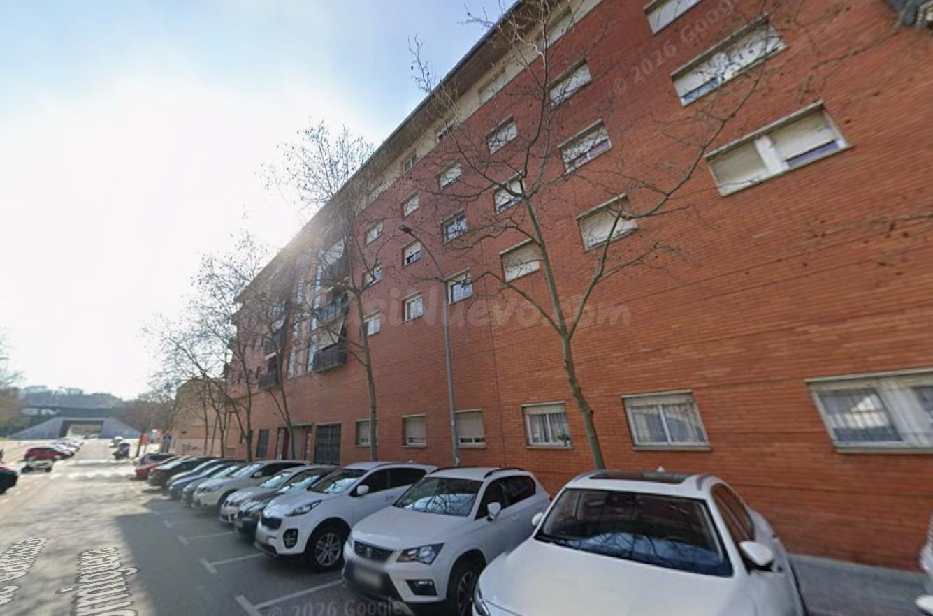 Se vende piso OKUPADO en Calle Carrasco I Formiguera de 12 T - foto 2