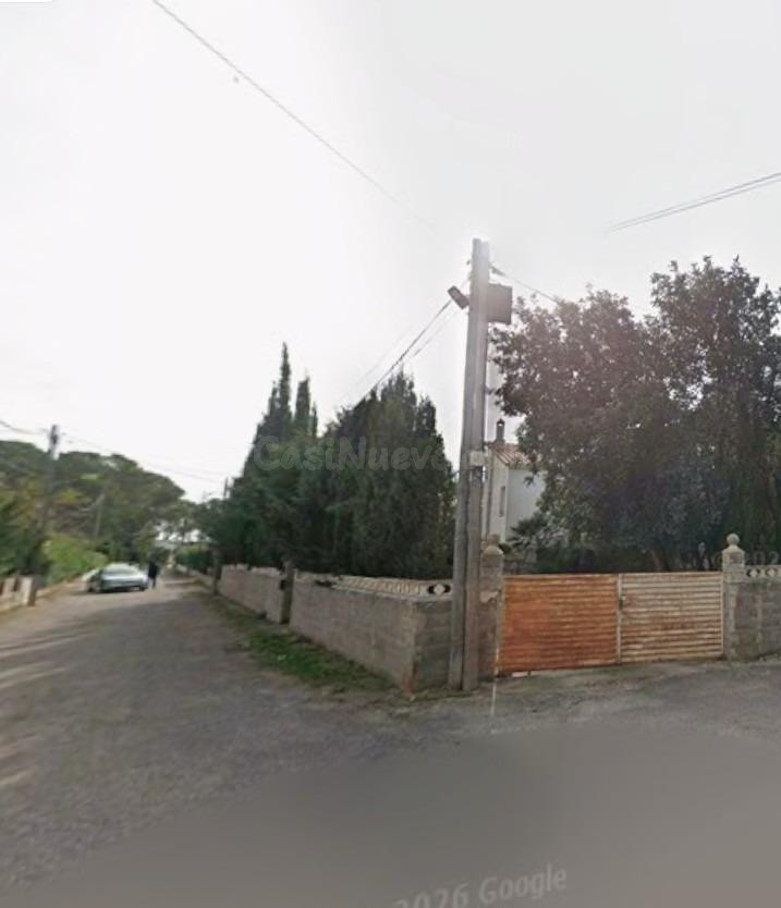 Se vende piso OKUPADO en Calle Gladiol 25 de Pratdip, Tarragona.