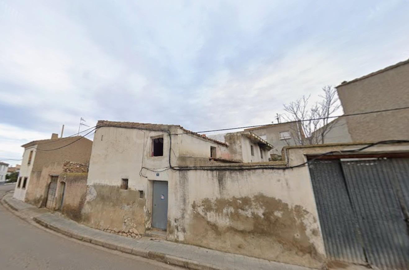 Se vende casa OKUPADA en Avda de la Constitucion 19 Lumpiaque, Zaragoza.