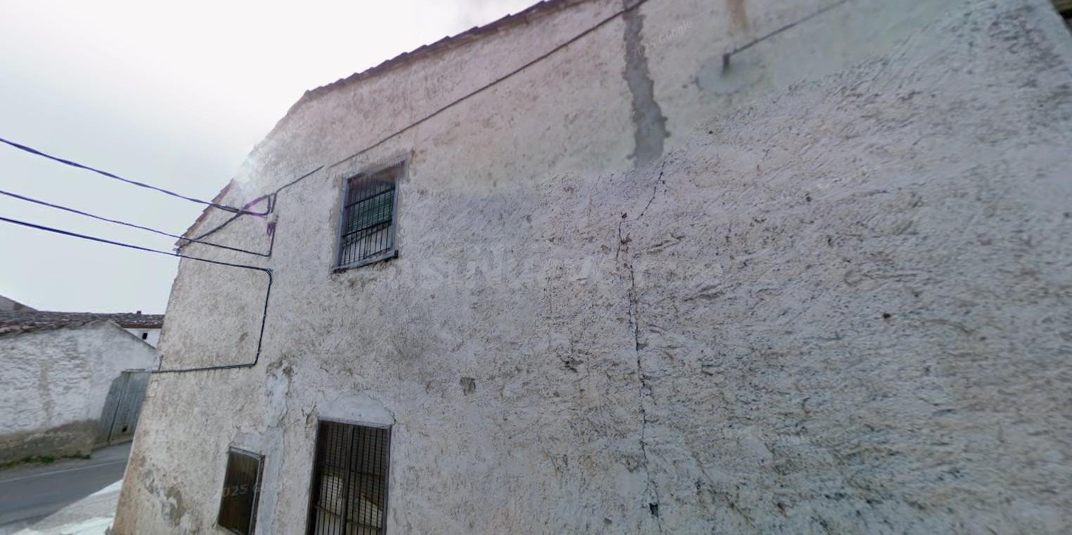 Se vende casa Adosada OKUPADA en CL DR BOROBIA 2 Villanueva  - foto 2