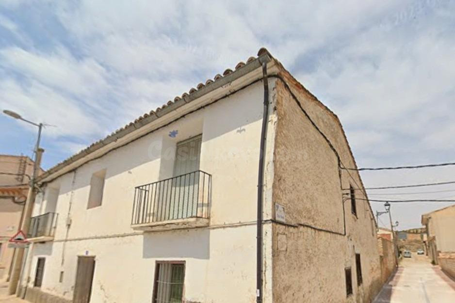 Se vende casa Adosada OKUPADA en CL DR BOROBIA 2 Villanueva  - foto 3