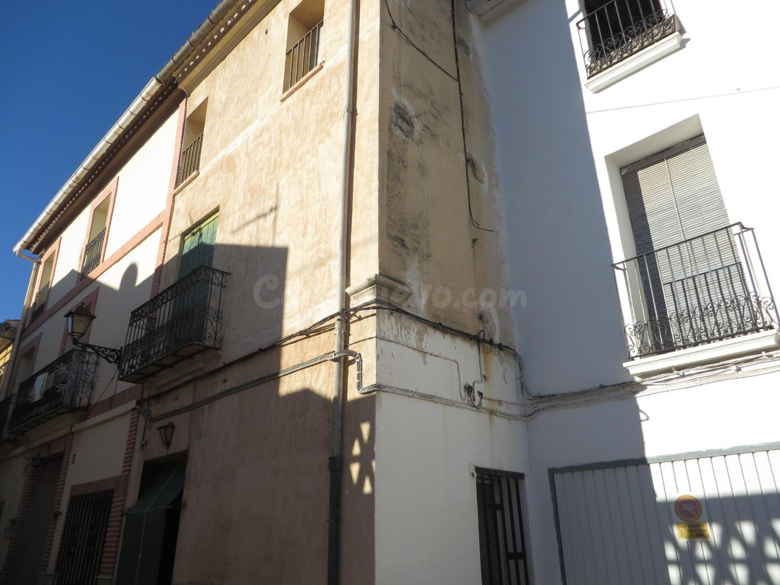 Se vende Casa Adosada OKUPADA en Calle CL Pedro Vidal 28 Pal - foto 2