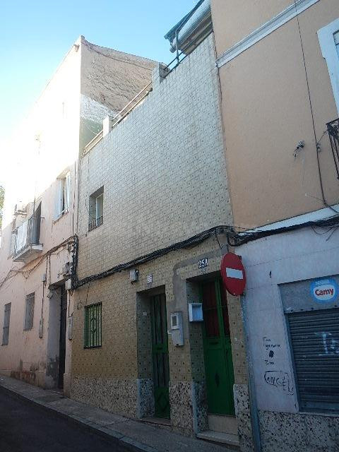 Se vende Piso OKUPADO en Morales Nº 33 Badajoz, (Badajoz).