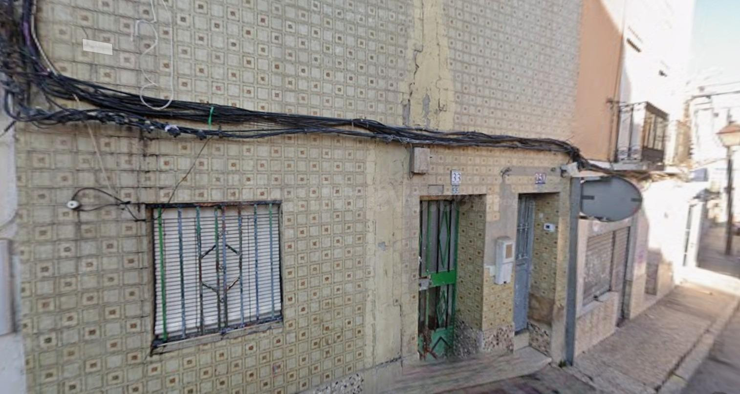 Se vende Piso OKUPADO en Morales Nº 33 Badajoz, (Badajoz). - foto 2