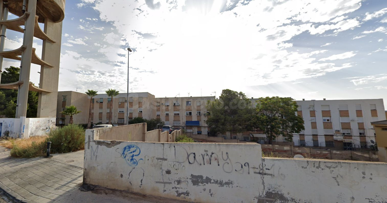 Se vende Piso OKUPADO en Lomas Del Garbinet- Arcipreste De Hita 16 Alicante/Alacant, (Alicante/Alacant).