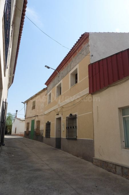 Se vende Casa Adosada OKUPADA en Roal De Abajo 29 Abanilla, (Murcia).