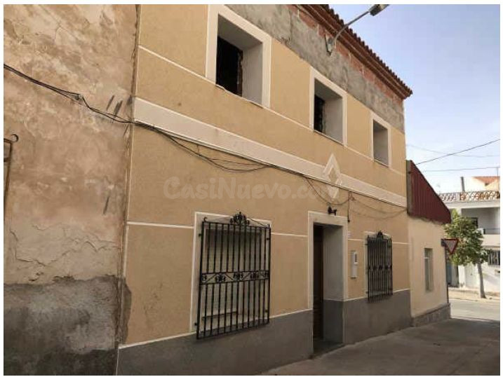 Se vende Casa Adosada OKUPADA en Roal De Abajo 29 Abanilla,  - foto 2