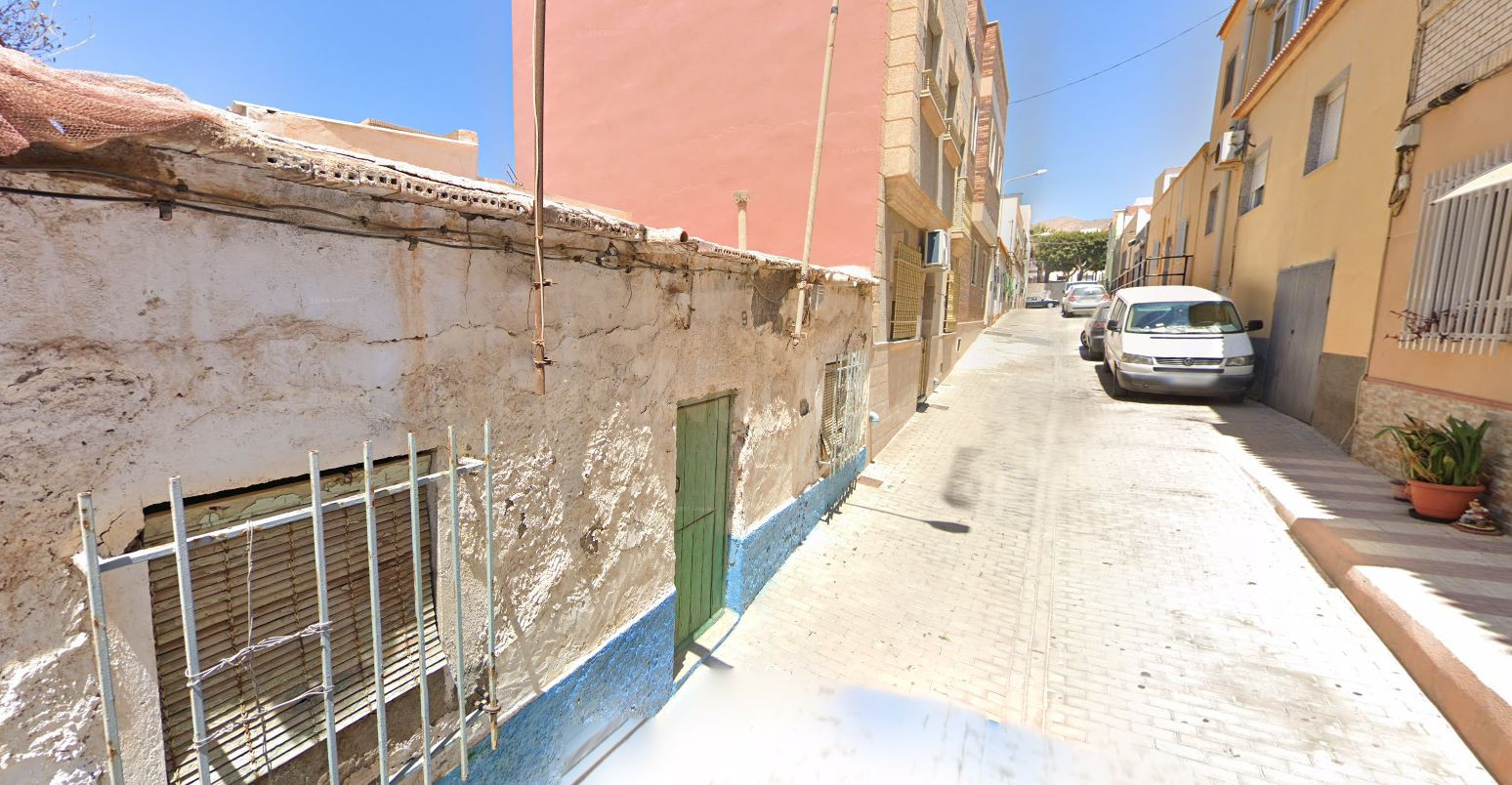 Se vende casa Adosada OKUPADA en San Antonio10 Adra, (Almerí - foto 3
