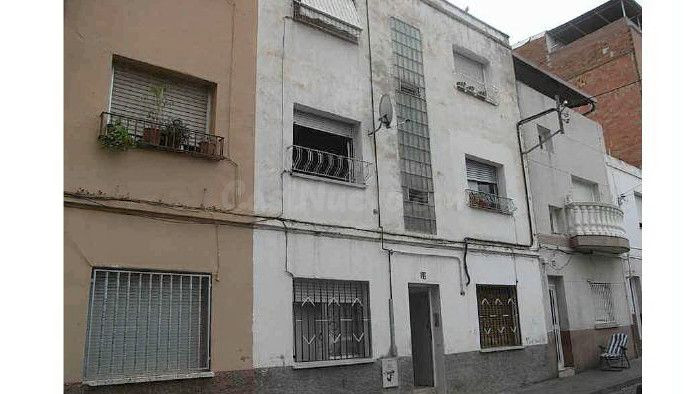 Se vende Piso OKUPADO en Moncayo 12 Sabadell, (Barcelona).