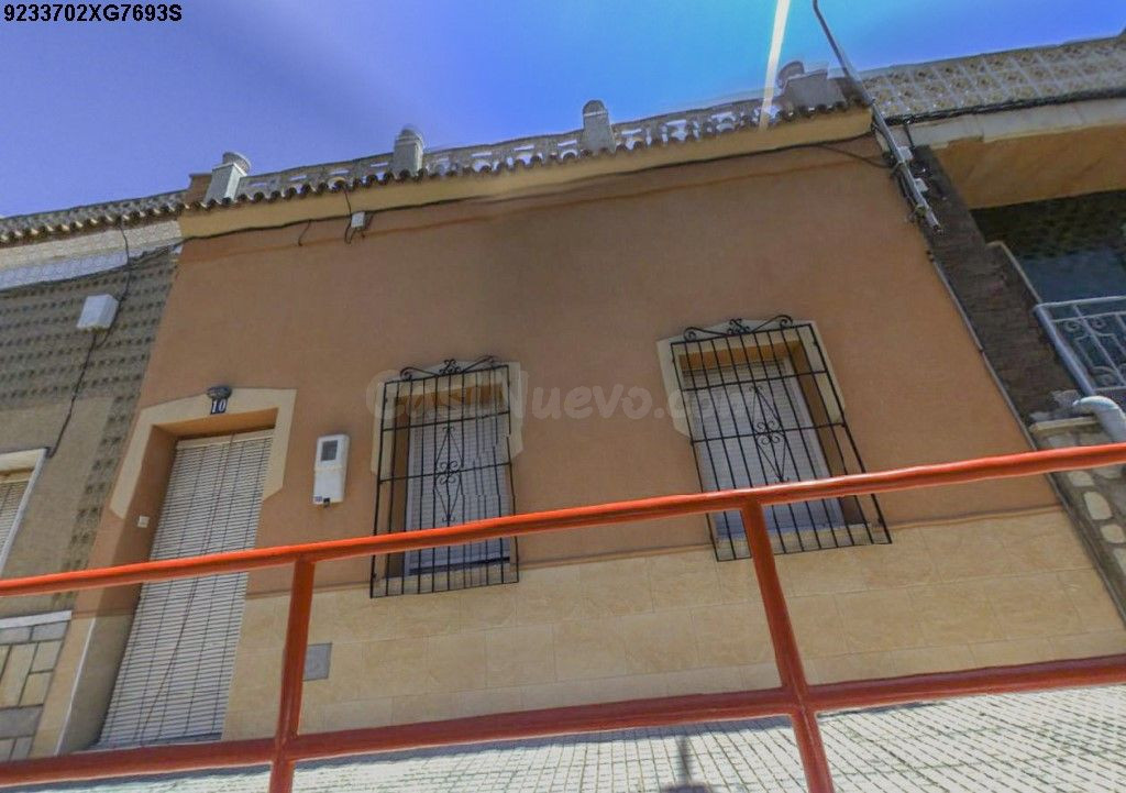Se vende casa Adosada OKUPADA en Fragata 10 Cartagena, (Murcia).