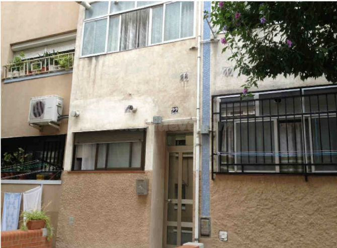 Se vende casa Adosada OKUPADA en Fragata 10 Cartagena, (Murc - foto 2