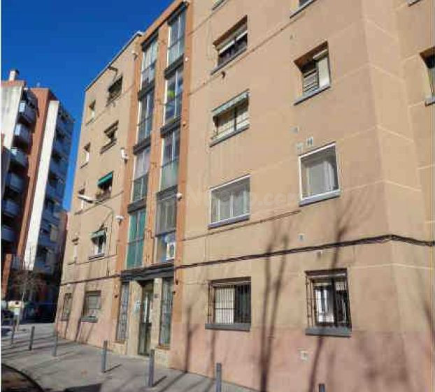 Se vende Piso OKUPADO en Don Quijote 6 Mataró, (Barcelona). - foto 2