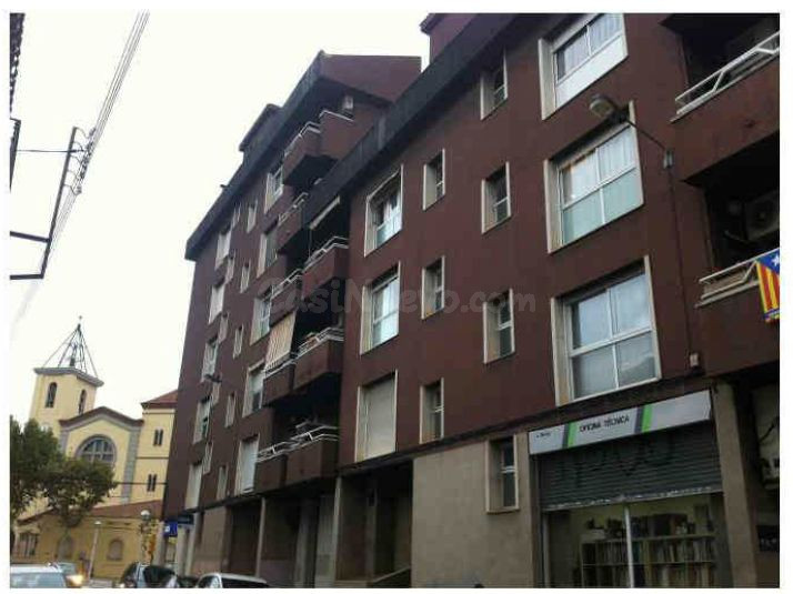 Se vende Piso OKUPADO en San Isidro 5 Sabadell, (Barcelona). - foto 2