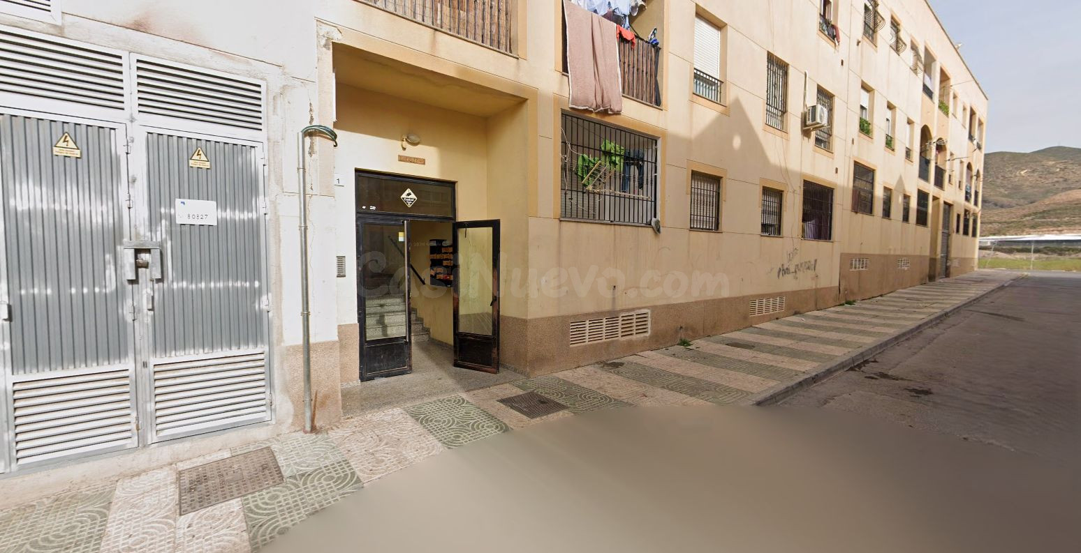 Se vende Piso OKUPADO en Del Genil 43 Vícar, (Almería). - foto 2
