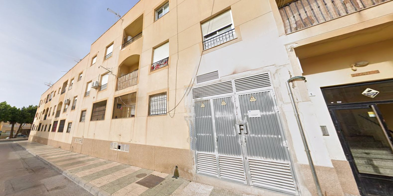 Se vende Piso OKUPADO en Del Genil 43 Vícar, (Almería). - foto 3