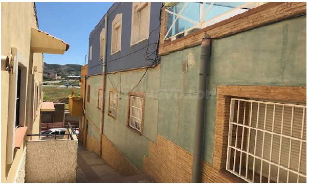 Se vende Casa Adosada OKUPADA en San Isidro (Barrio Santa Lu - foto 2