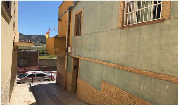 Se vende Casa Adosada OKUPADA en San Isidro (Barrio Santa Lu - foto 3