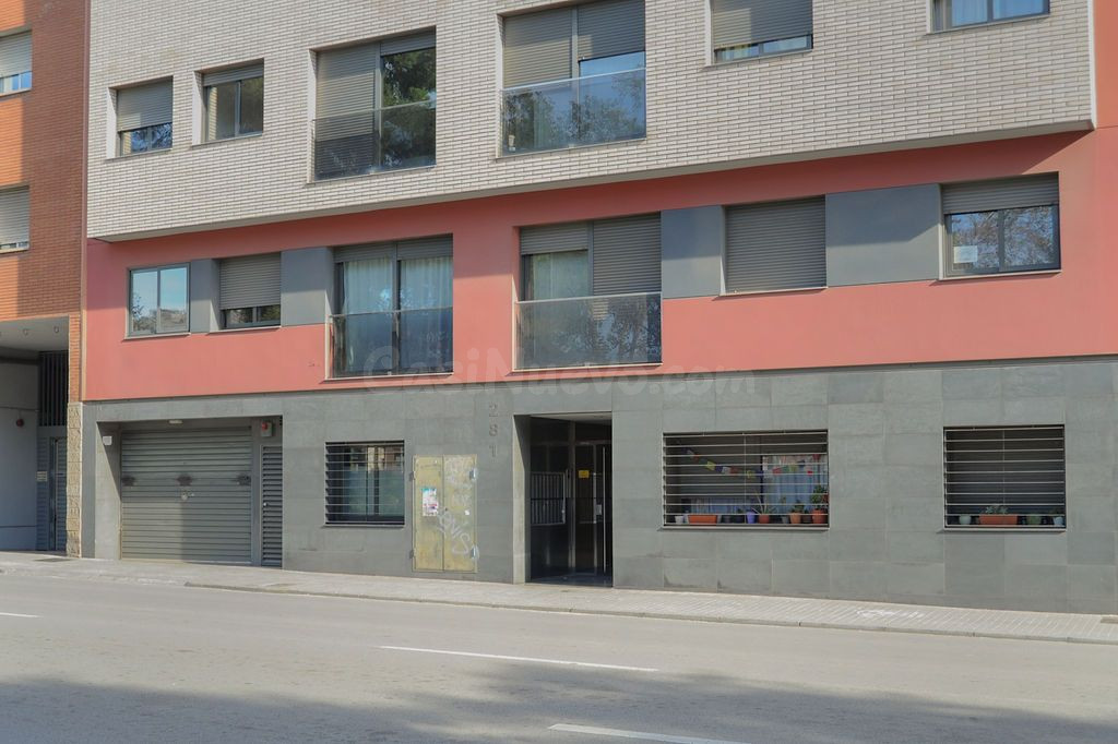 Se vende Piso OKUPADO en Ctra Barcelona 281 Sabadell (Barcel - foto 2