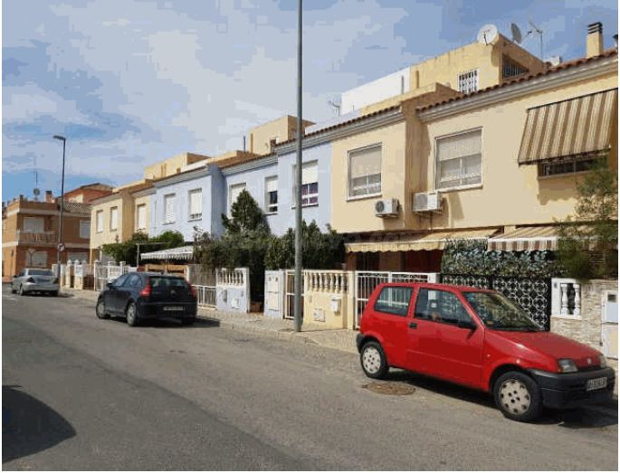 Se vende Casa Adosada OKUPADA en Calle Federico García Lorca - foto 3