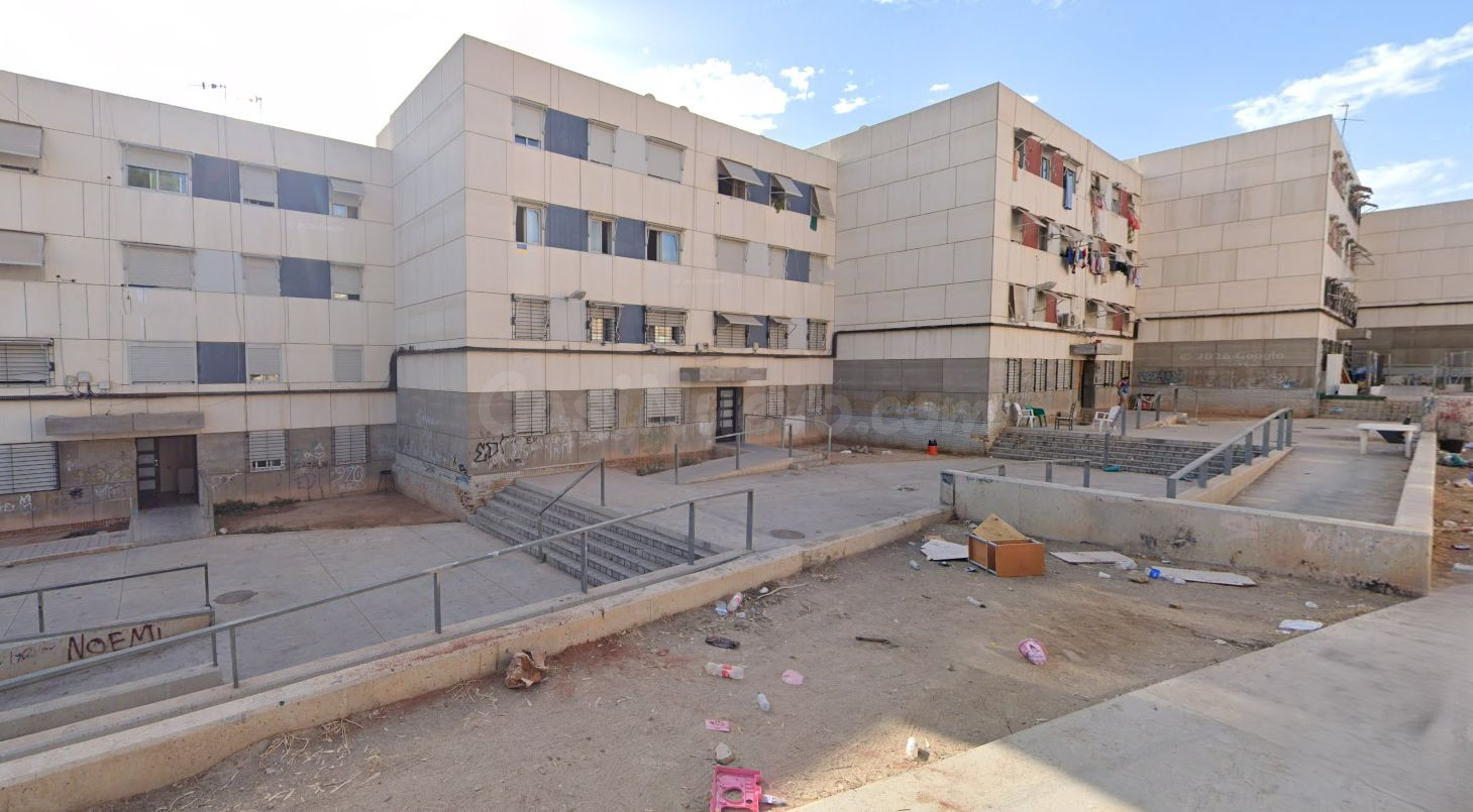 Se vende Piso OKUPADO en Maestro Enrique Granados 5 Alicante - foto 2