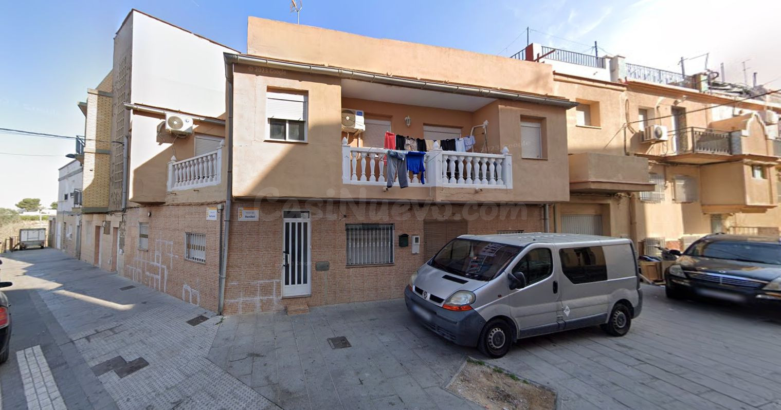 Se vende Casa Adosada OKUPADA en Xenillet 38 Torrent, (Valencia/València).