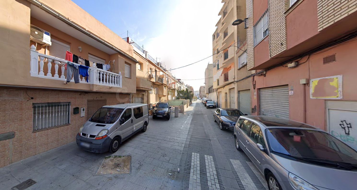 Se vende Casa Adosada OKUPADA en Xenillet 38 Torrent, (Valen - foto 2