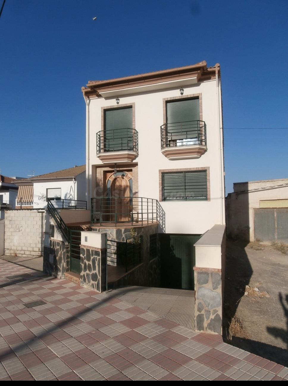 Se vende Casa Adosada OKUPADA en Avenida Avenida Andalucía 85 Alcaudete, (Jaén).