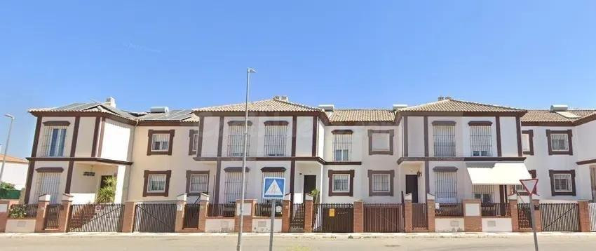 SE VENDE PISO OKUPDO en Calle CL CANTILLANA Nº 7 Alcalá del Río (Sevilla)
